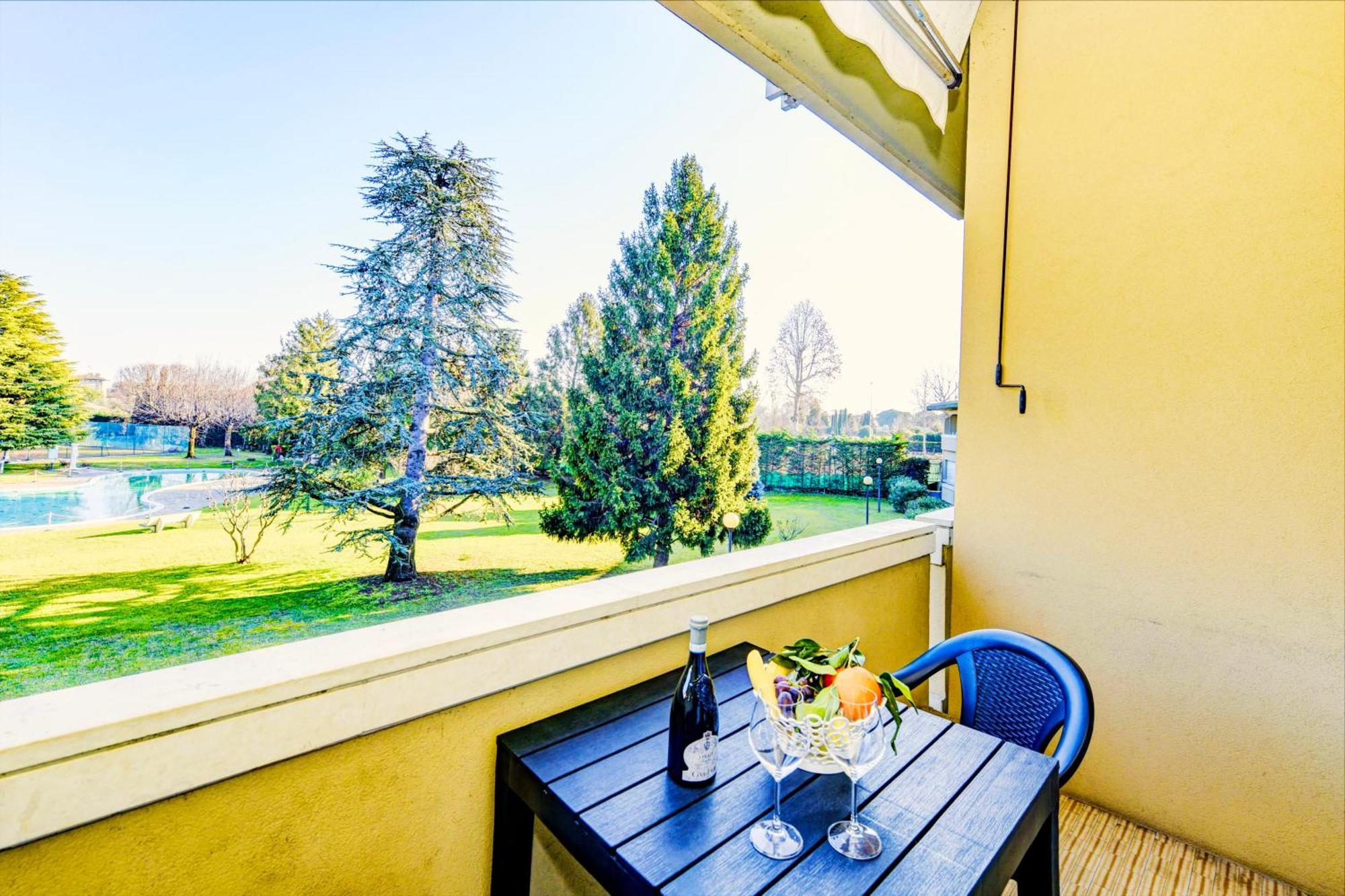The Riva Apartment Сірміоне Екстер'єр фото