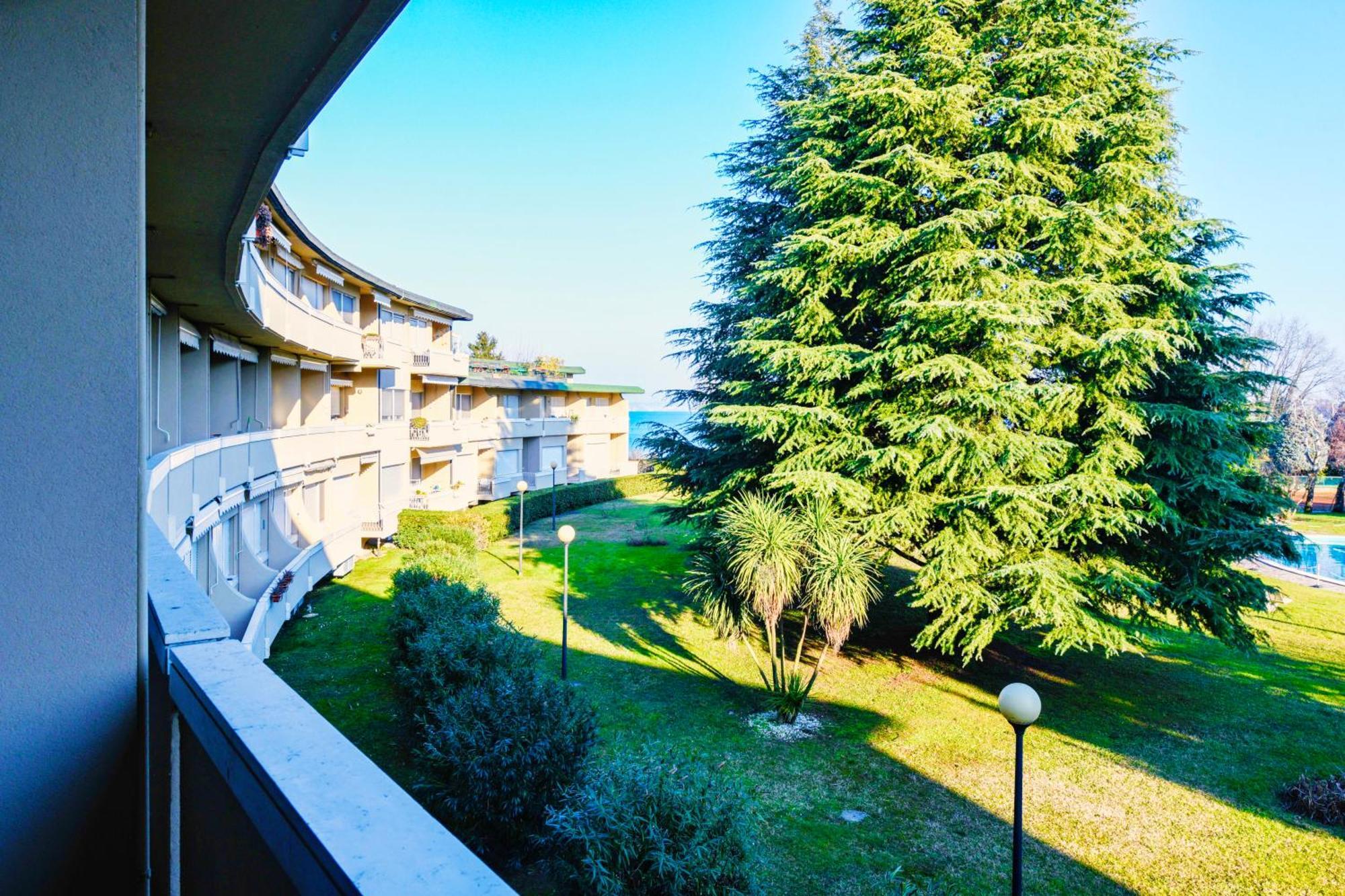 The Riva Apartment Сірміоне Екстер'єр фото