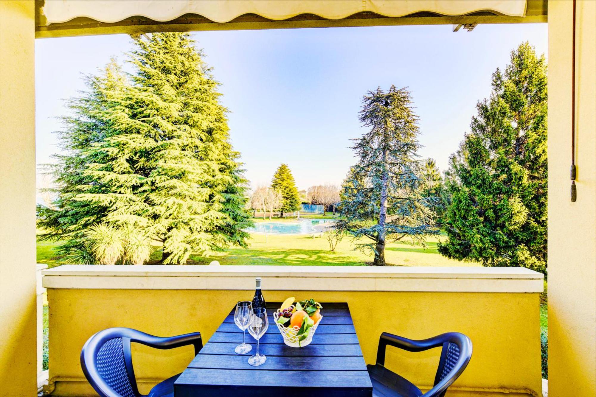The Riva Apartment Сірміоне Екстер'єр фото